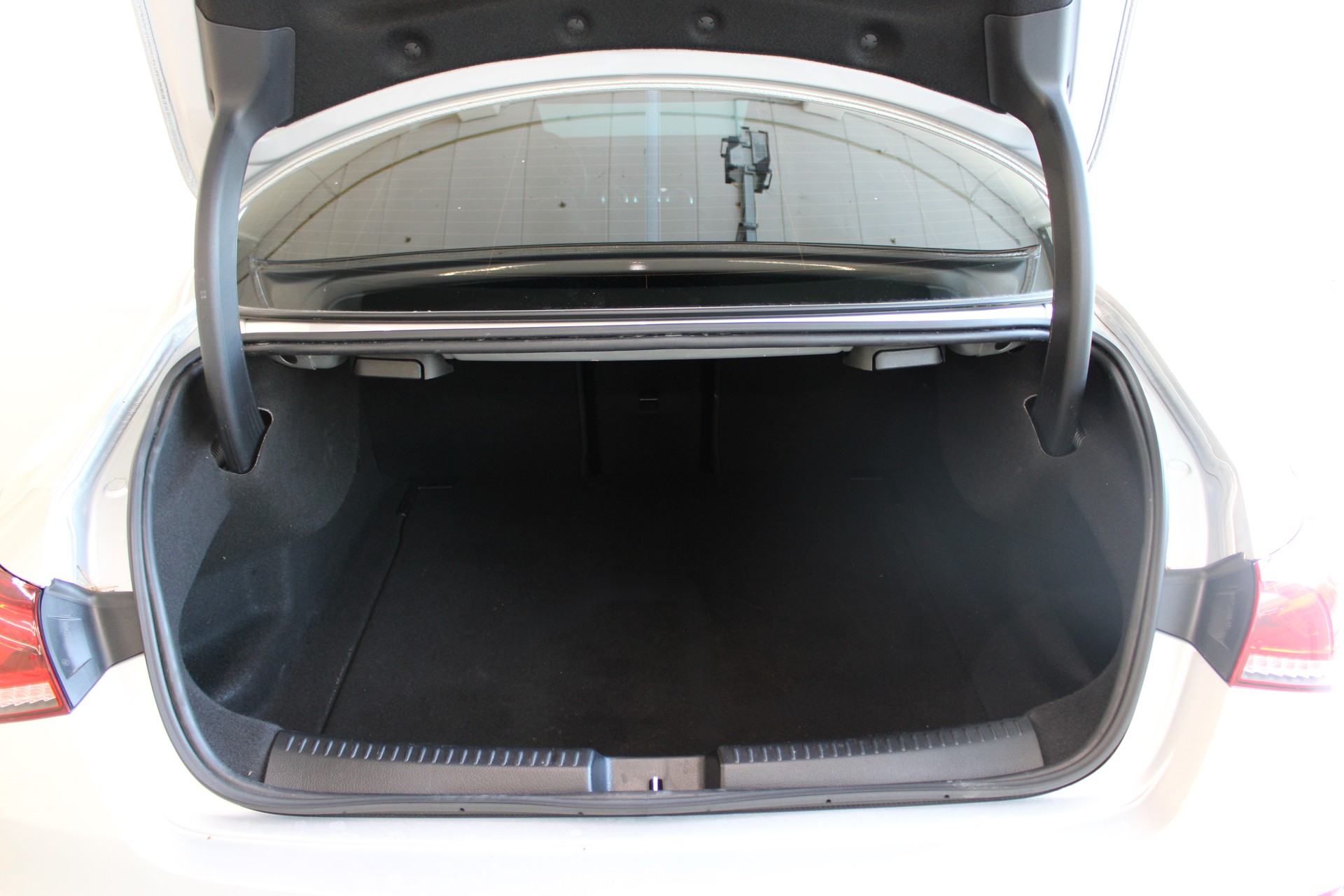 MERCEDES-BENZ CLA 200 4Matic AMG Line 8G-DCT-image-18