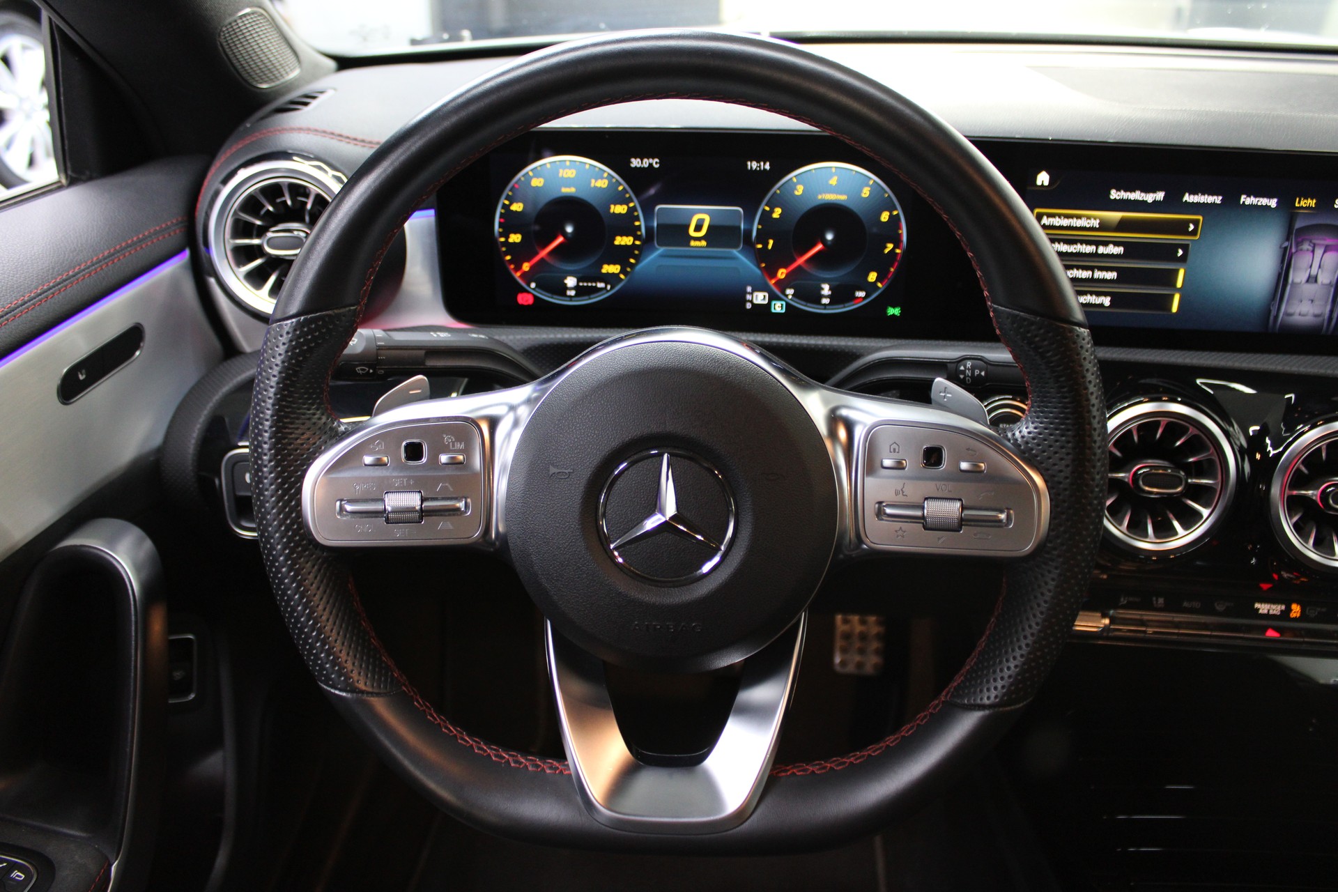 MERCEDES-BENZ CLA 200 4Matic AMG Line 8G-DCT-image-9
