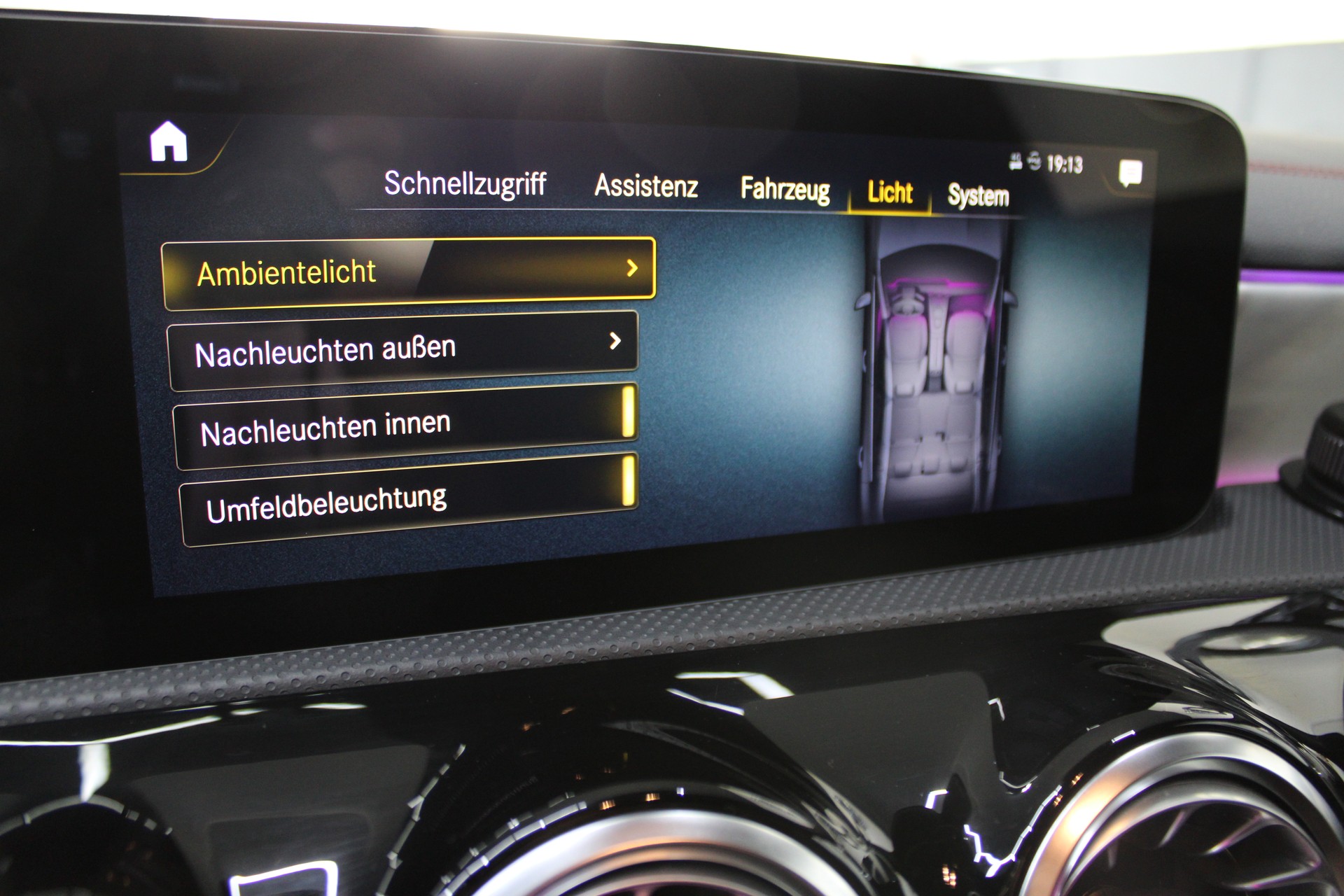 MERCEDES-BENZ CLA 200 4Matic AMG Line 8G-DCT-image-17