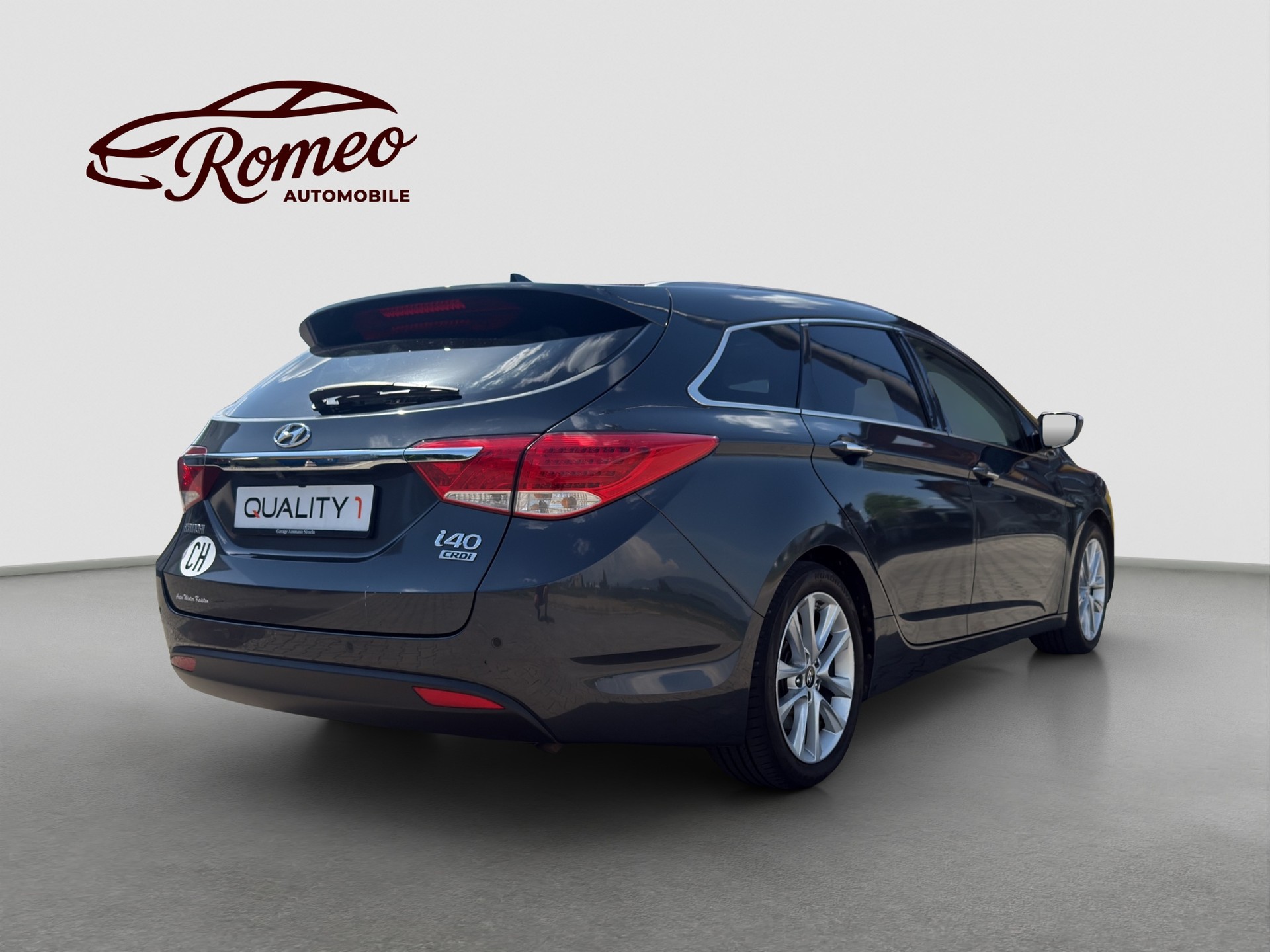 HYUNDAI i40 Wagon 1.7 CRDI Premium Automatic ** Frisch ab MFK & Service ** Panoramadach **-image-1