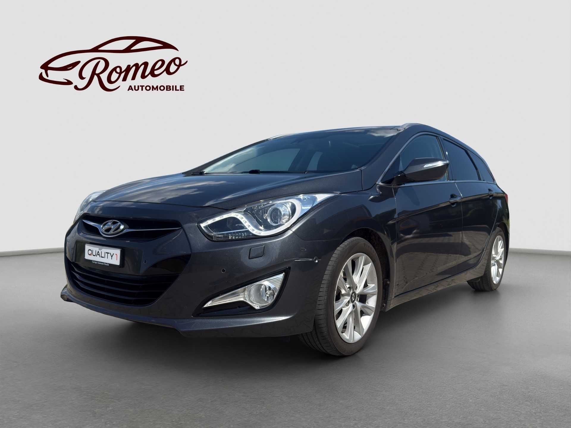 HYUNDAI i40 Wagon 1.7 CRDI Premium Automatic ** Frisch ab MFK & Service ** Panoramadach **-image-0