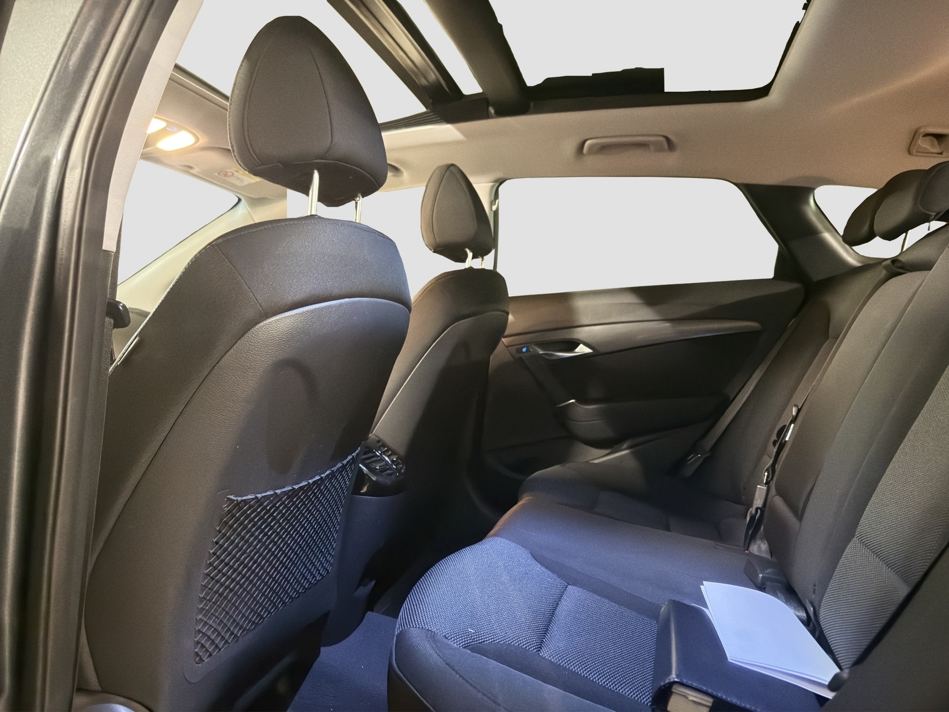 HYUNDAI i40 Wagon 1.7 CRDI Premium Automatic ** Frisch ab MFK & Service ** Panoramadach **-image-9