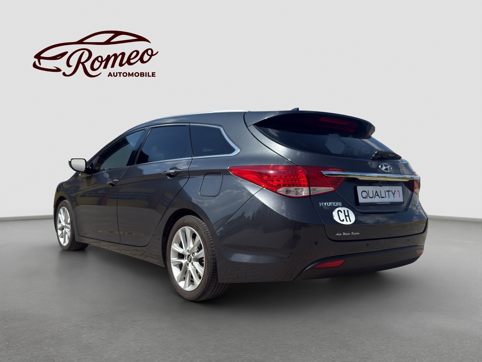 HYUNDAI i40 Wagon 1.7 CRDI Premium Automatic ** Frisch ab MFK & Service ** Panoramadach **-image-2