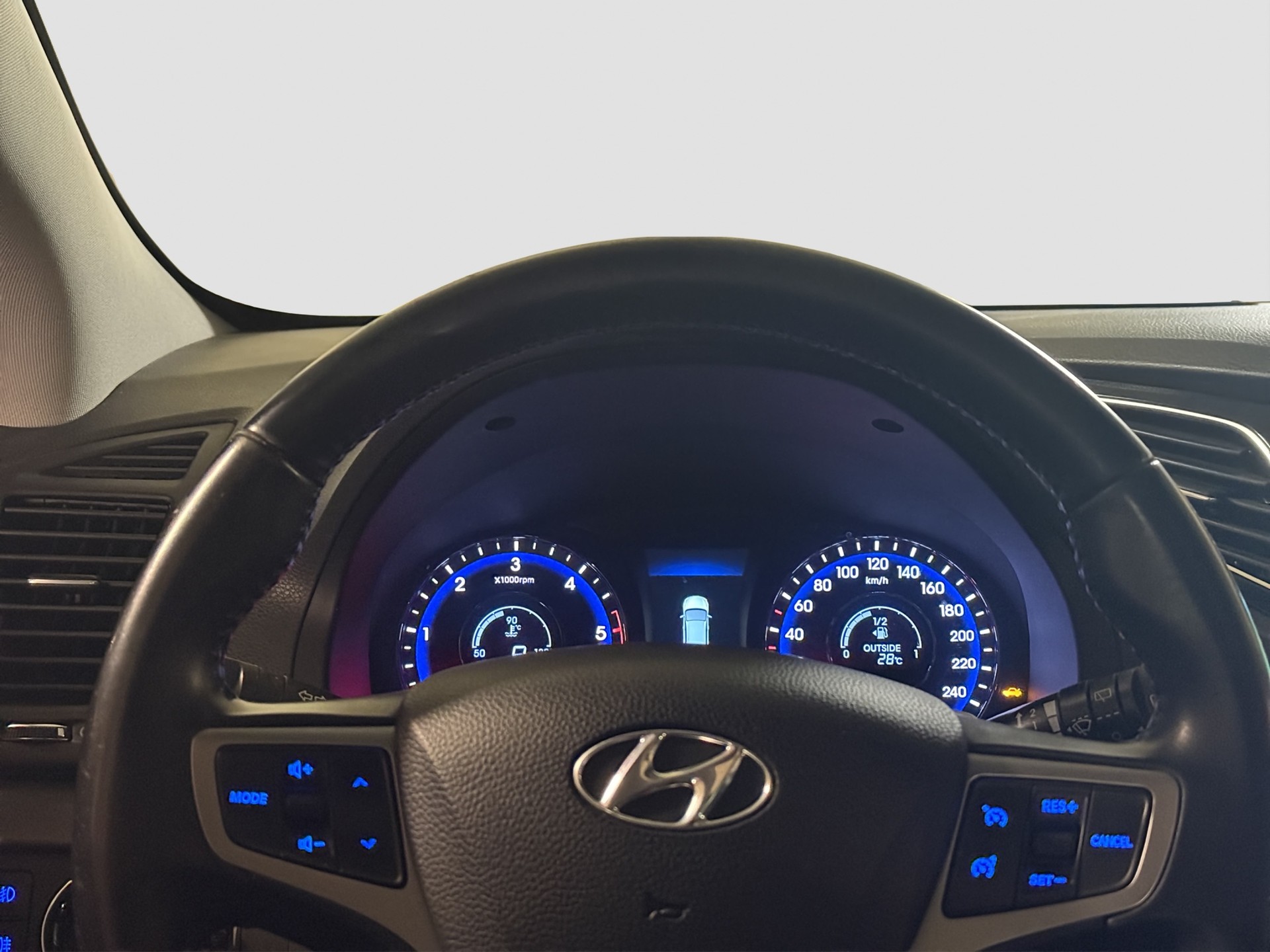 HYUNDAI i40 Wagon 1.7 CRDI Premium Automatic ** Frisch ab MFK & Service ** Panoramadach **-image-13