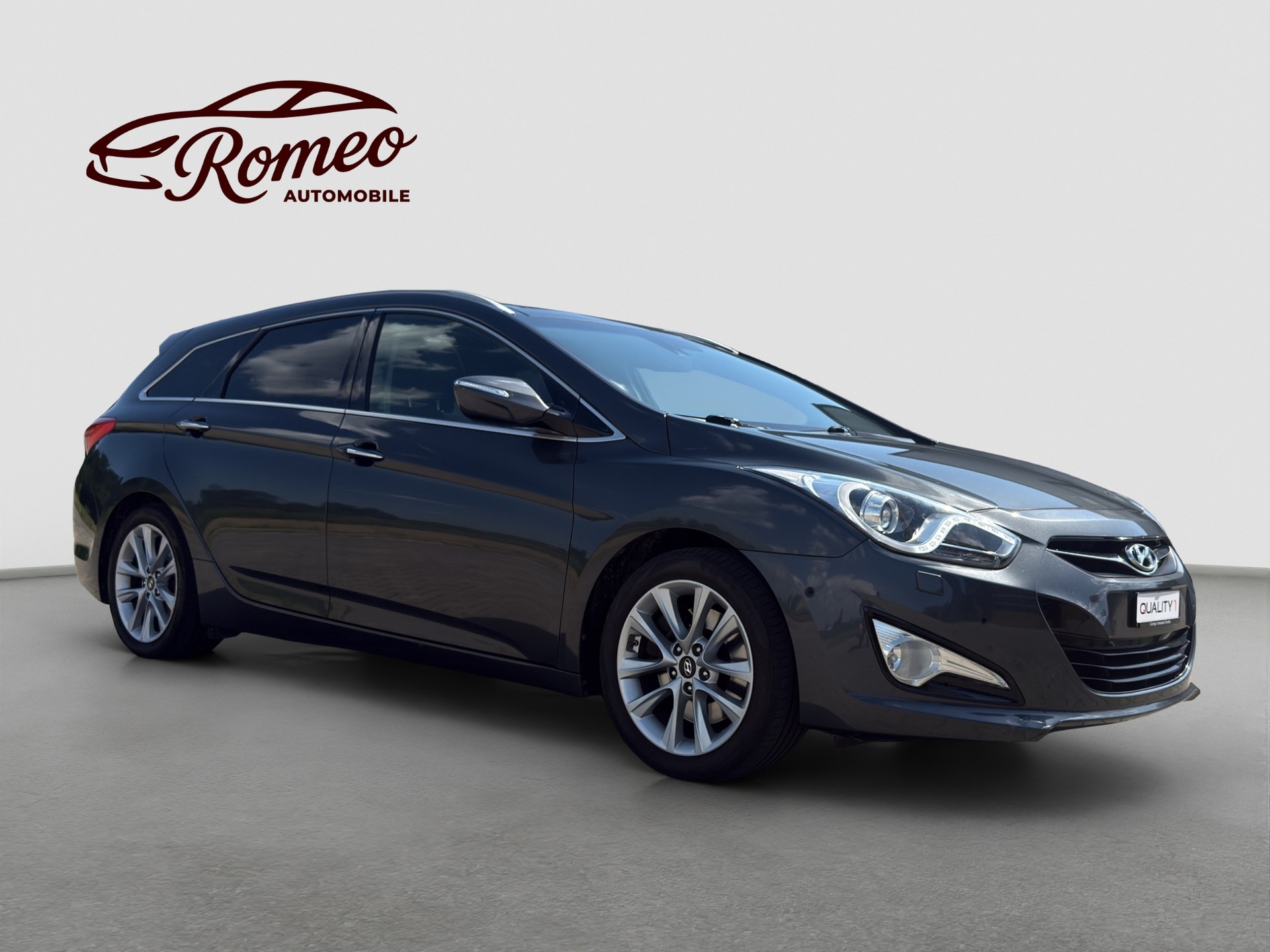 HYUNDAI i40 Wagon 1.7 CRDI Premium Automatic ** Frisch ab MFK & Service ** Panoramadach **-image-3