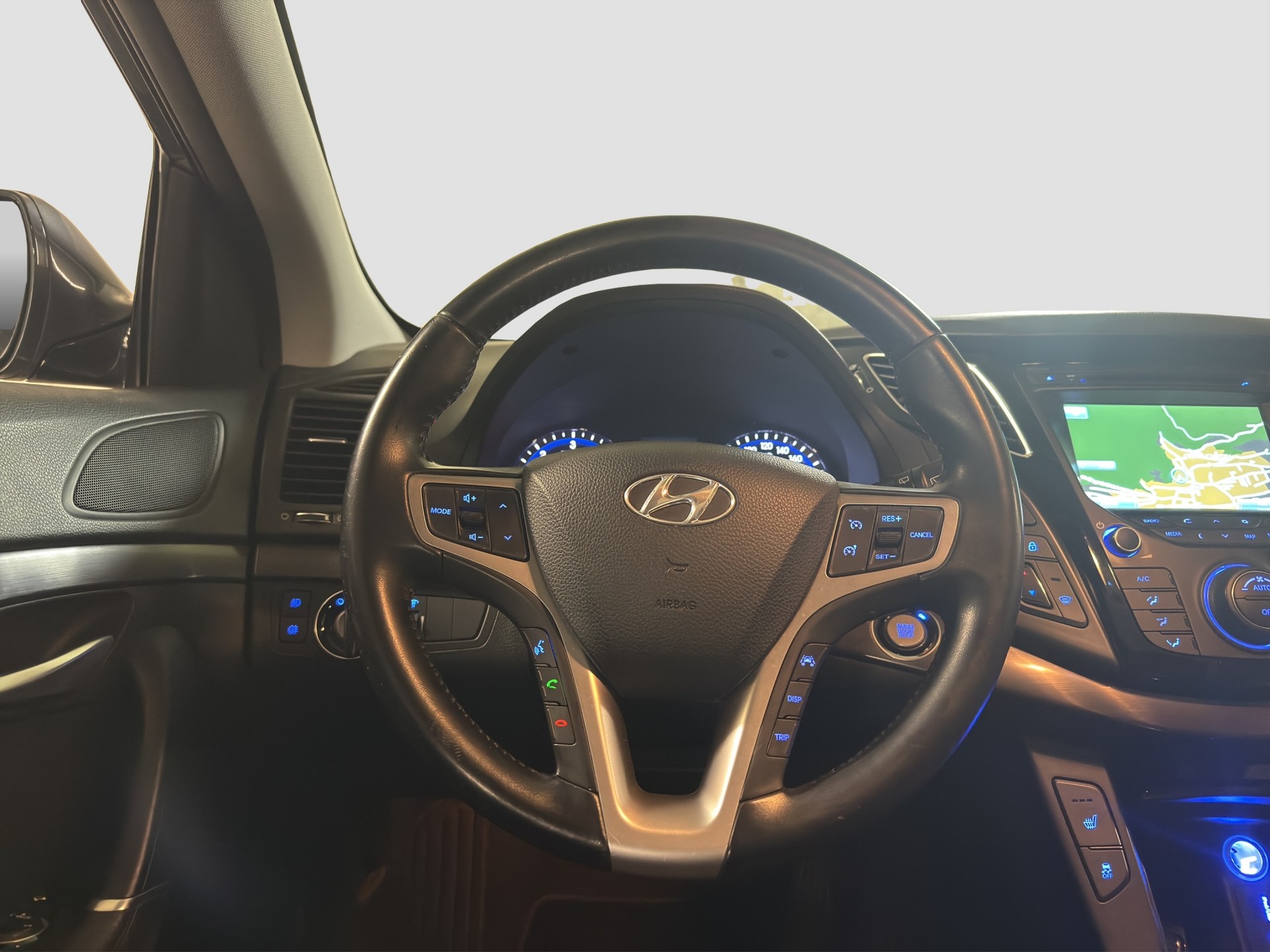 HYUNDAI i40 Wagon 1.7 CRDI Premium Automatic ** Frisch ab MFK & Service ** Panoramadach **-image-12