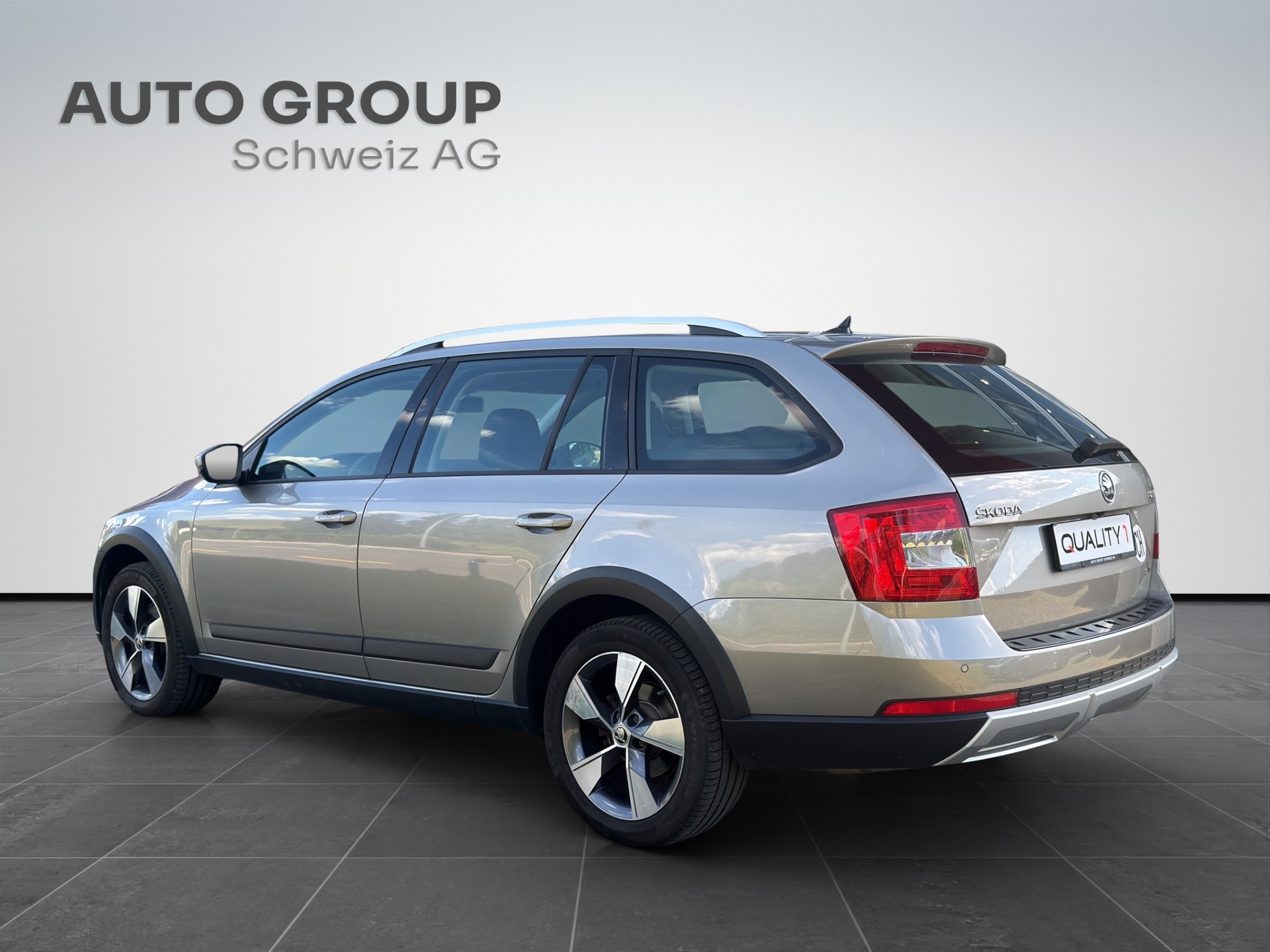 SKODA Octavia Combi 2.0 TDI Scout 4x4 DSG-showroom-element-2