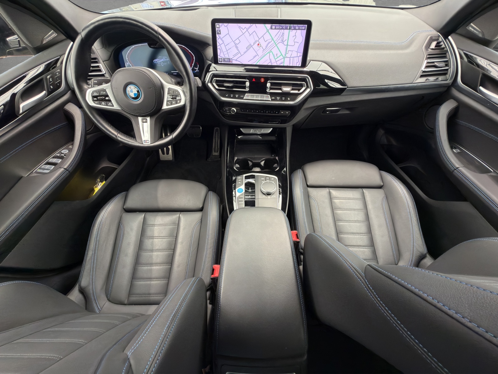 BMW iX3 Impressive - Head-up Display - Panoramadach-image-6
