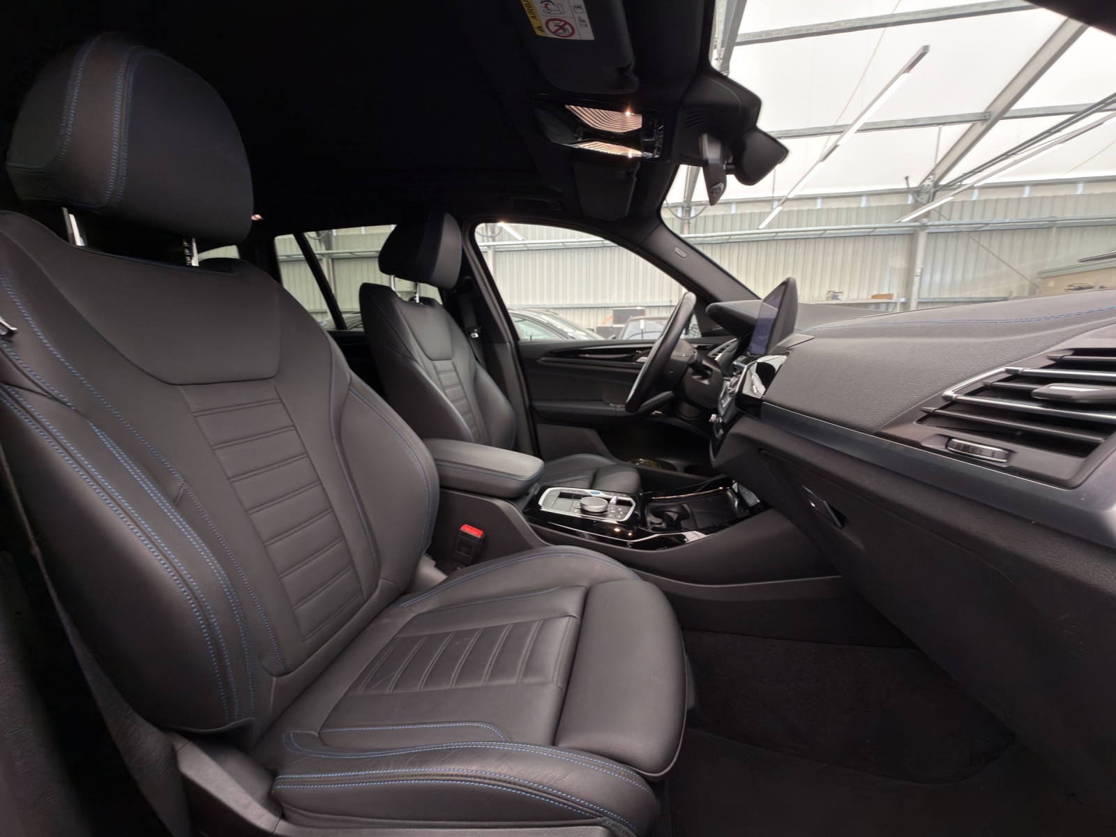 BMW iX3 Impressive - Head-up Display - Panoramadach-image-11