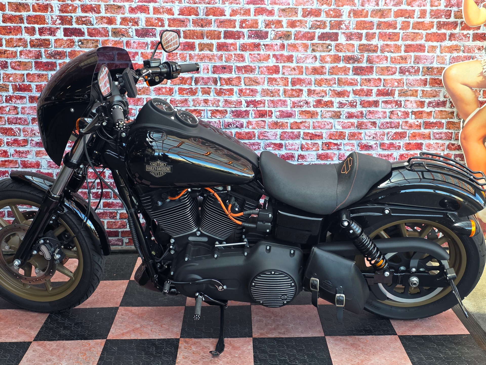 HARLEY-DAVIDSON FXDLS Dyna Low Rider S-showroom-element-3