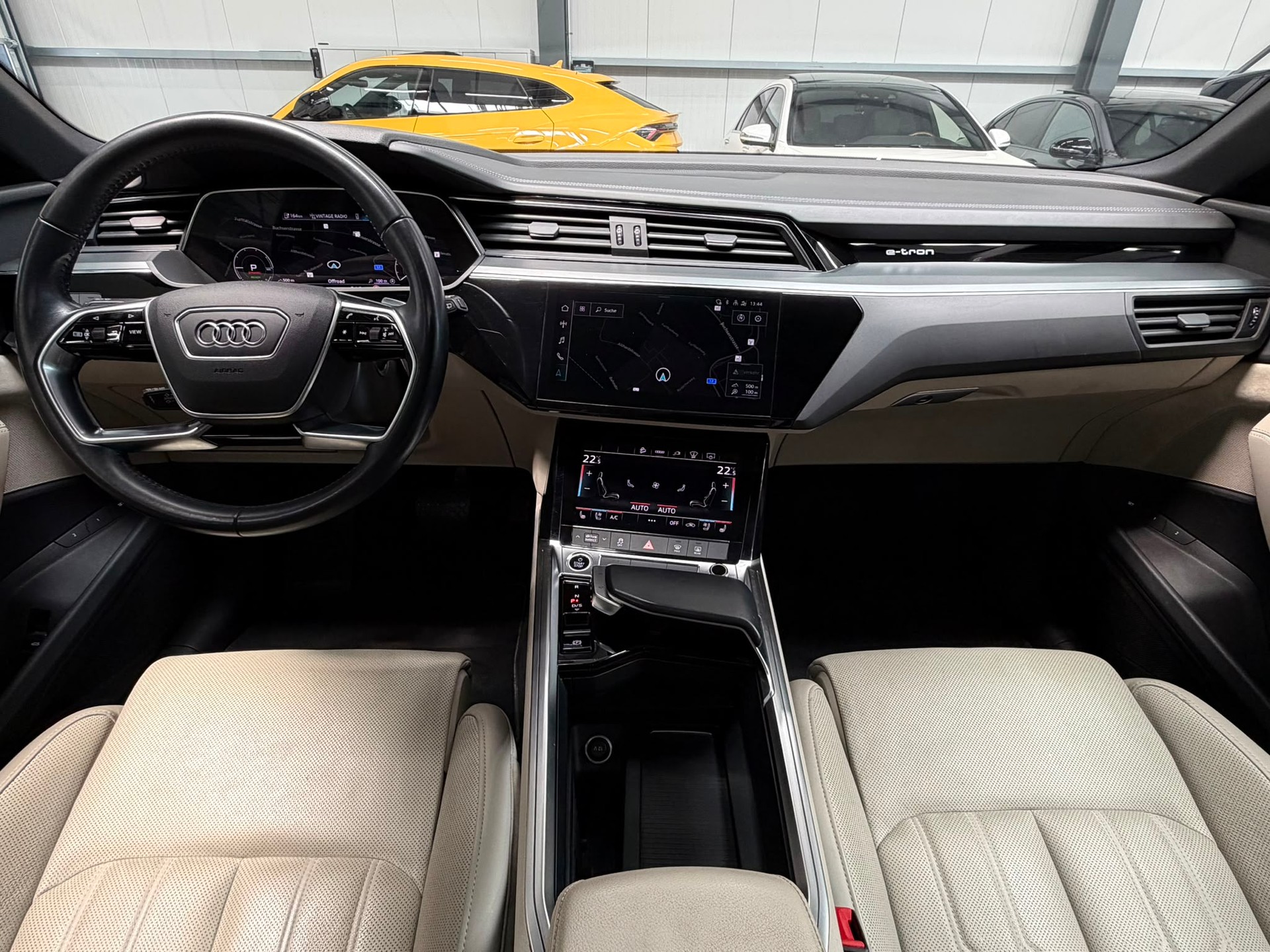 AUDI e-tron 55 S Line quattro-image-16