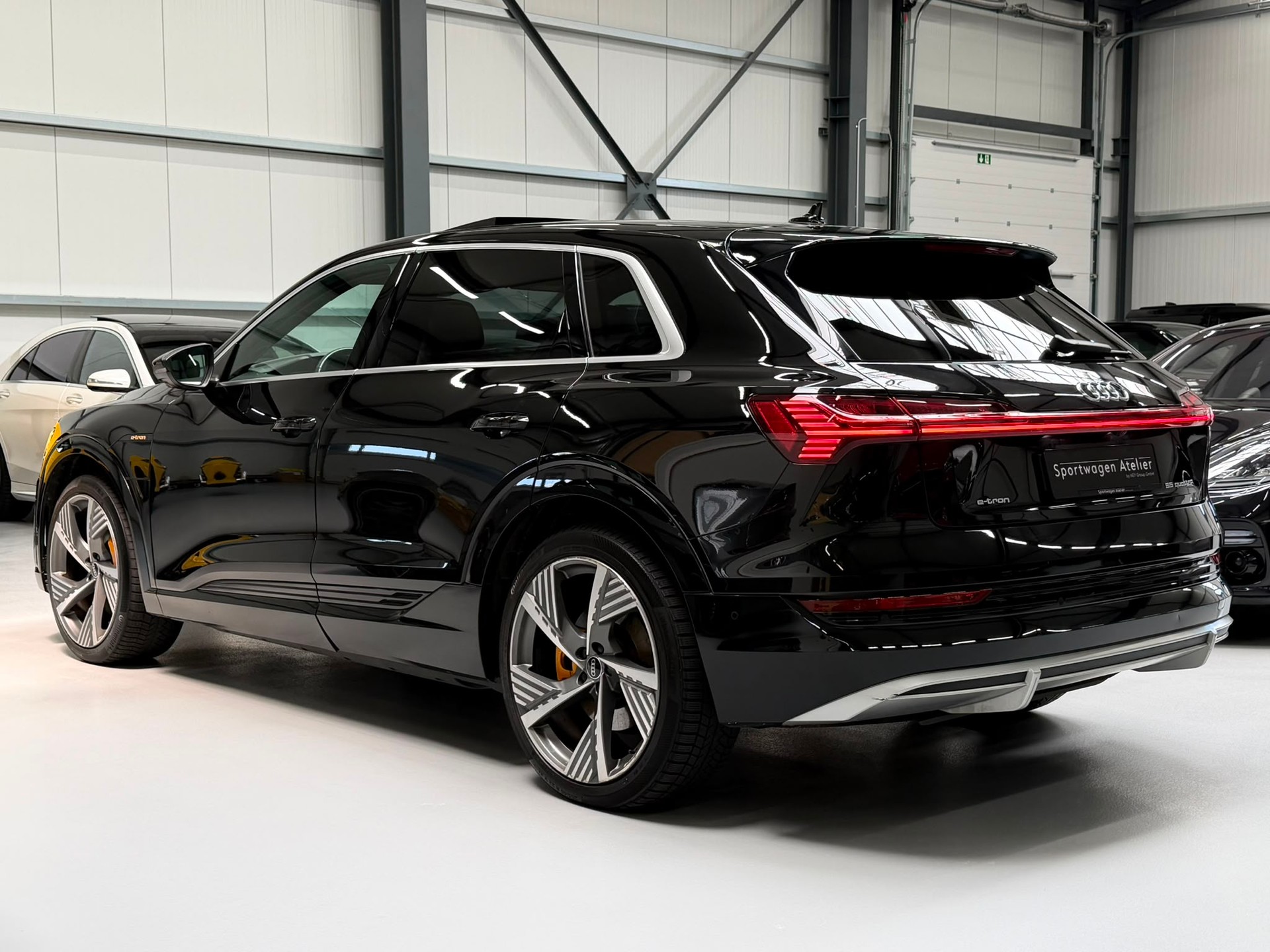 AUDI e-tron 55 S Line quattro-image-5