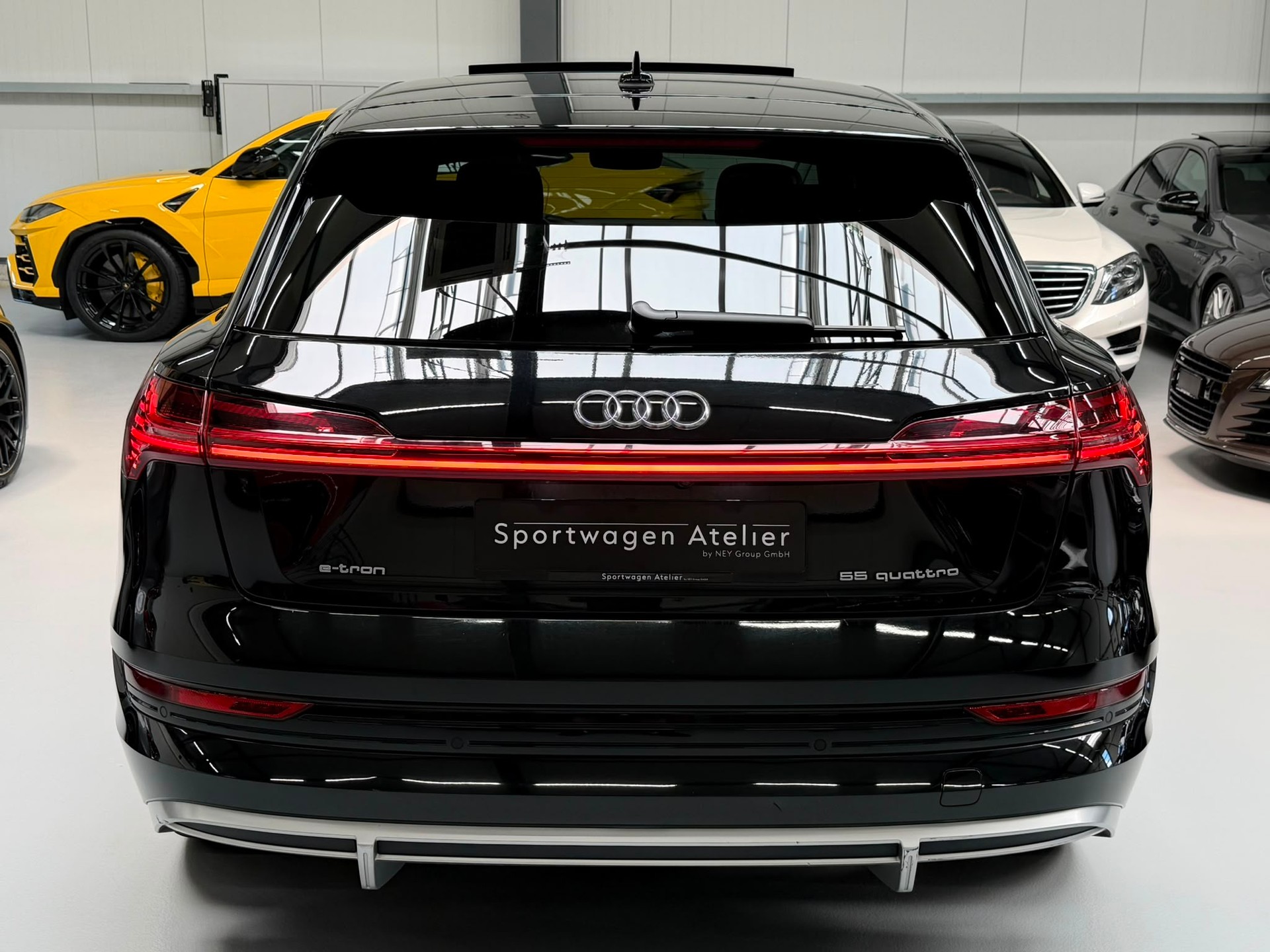 AUDI e-tron 55 S Line quattro-image-8