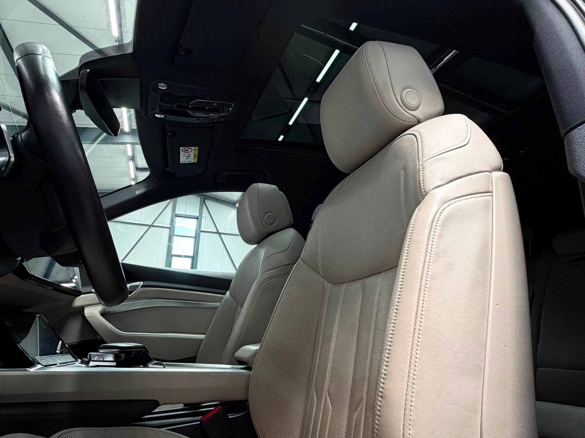 AUDI e-tron 55 S Line quattro-image-24