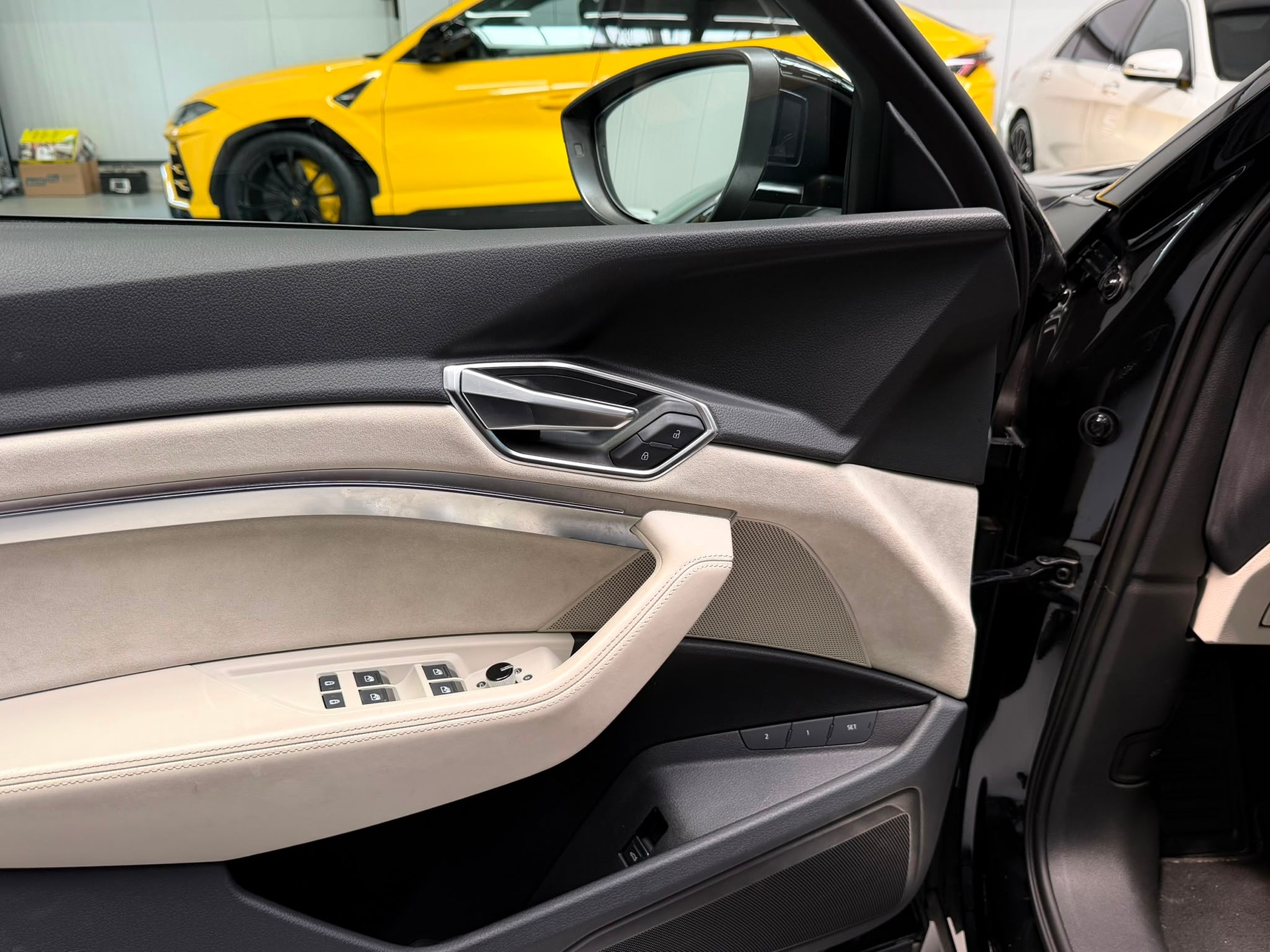AUDI e-tron 55 S Line quattro-image-25
