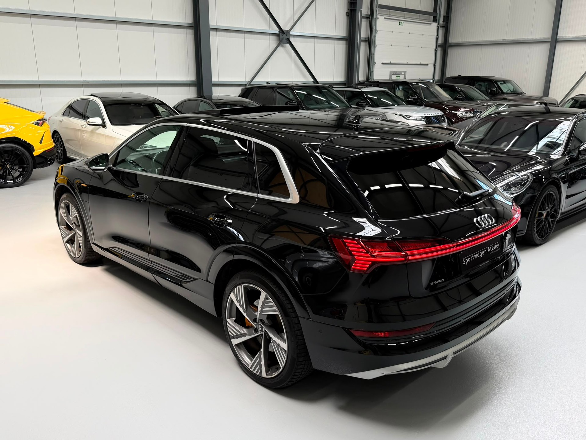 AUDI e-tron 55 S Line quattro-image-6