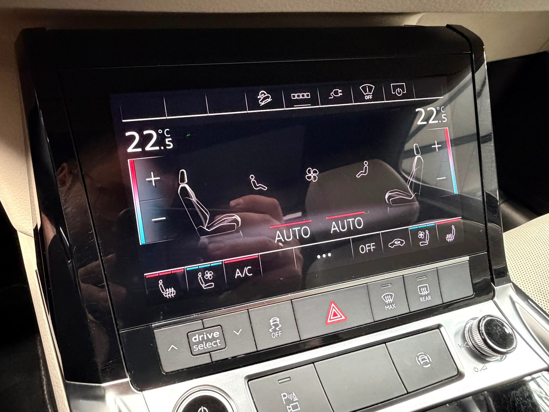 AUDI e-tron 55 S Line quattro-image-22
