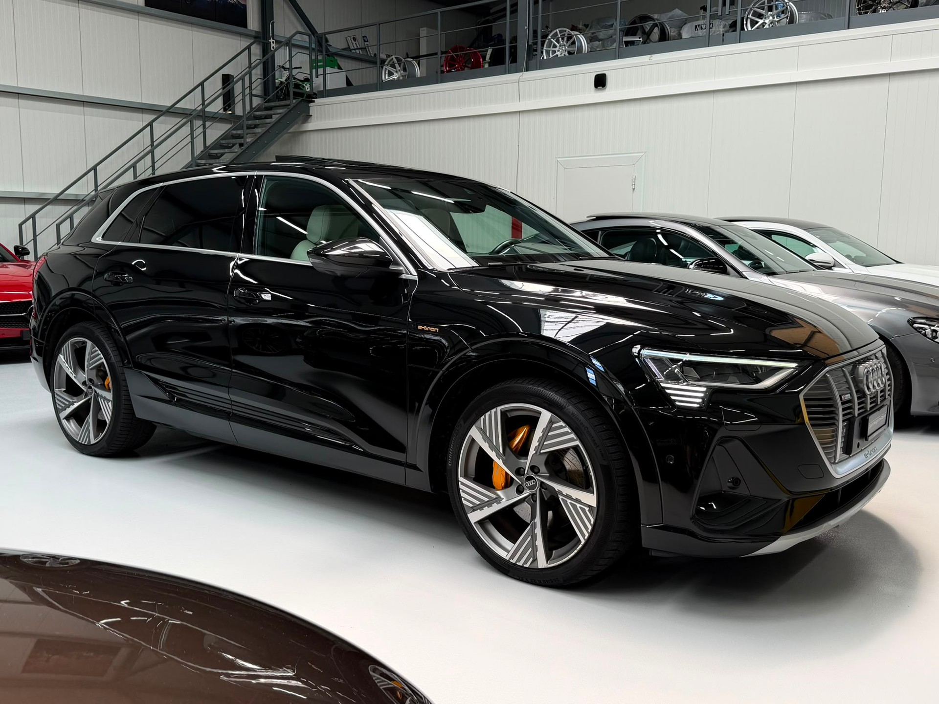 AUDI e-tron 55 S Line quattro-image-12