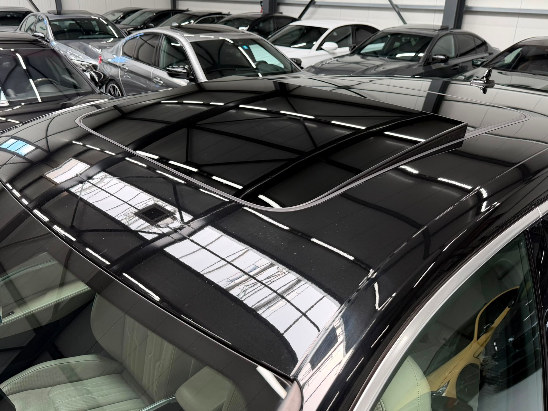 AUDI e-tron 55 S Line quattro-image-4