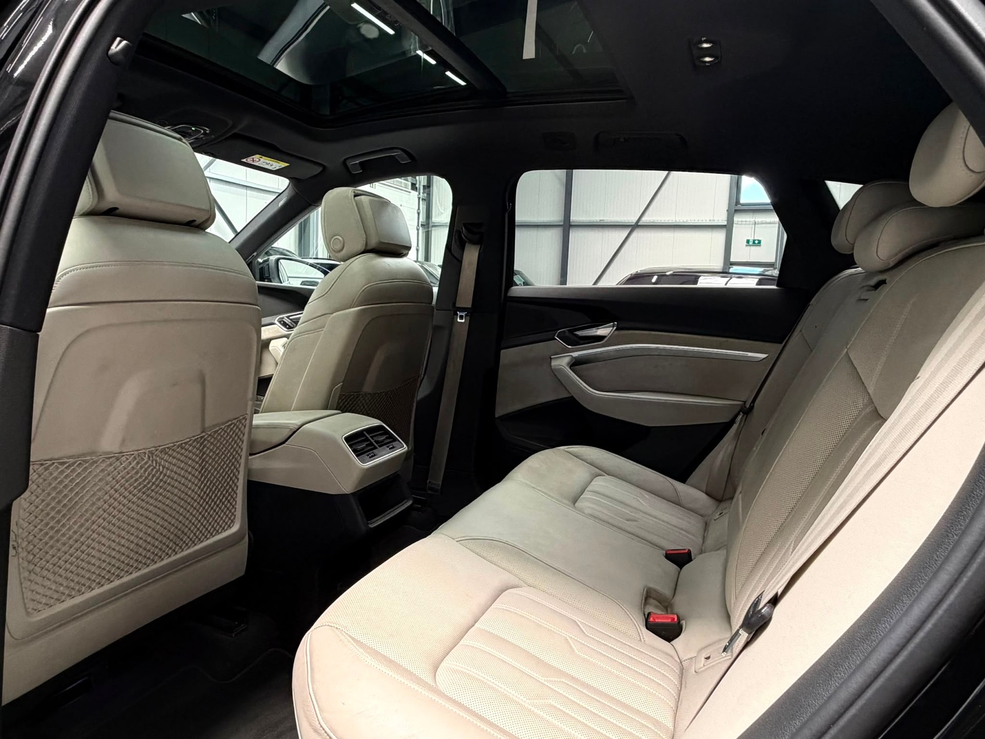 AUDI e-tron 55 S Line quattro-image-26