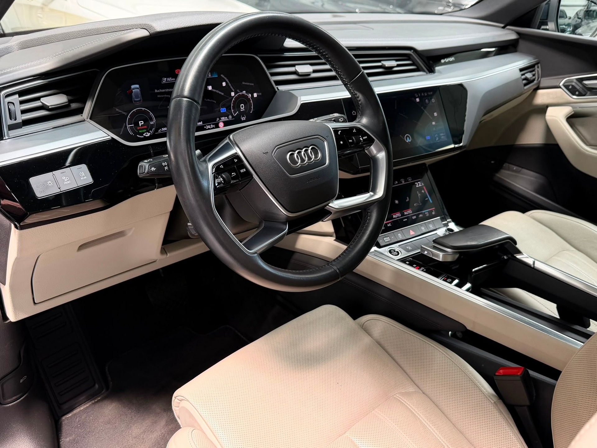 AUDI e-tron 55 S Line quattro-image-23