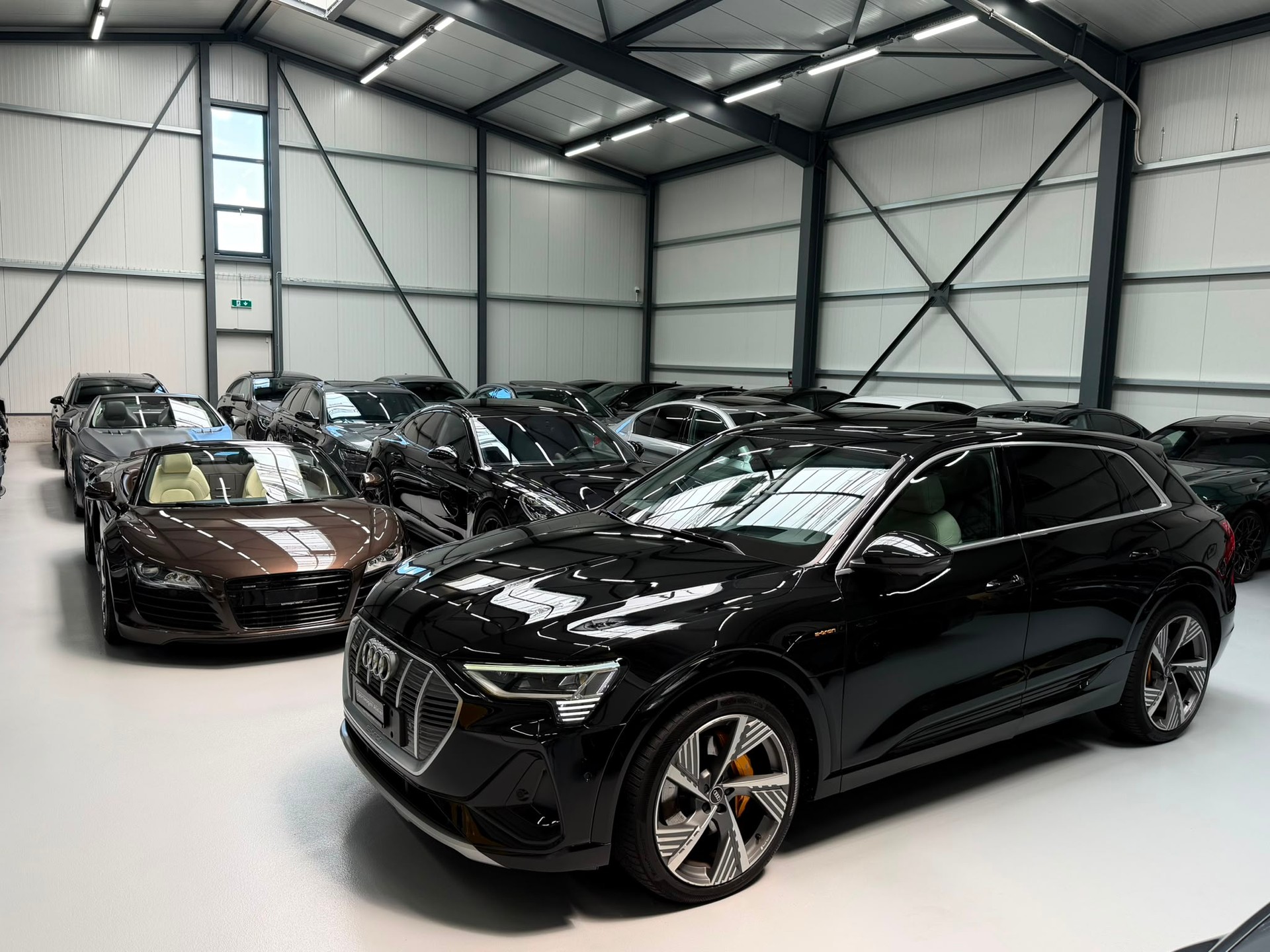 AUDI e-tron 55 S Line quattro-image-2