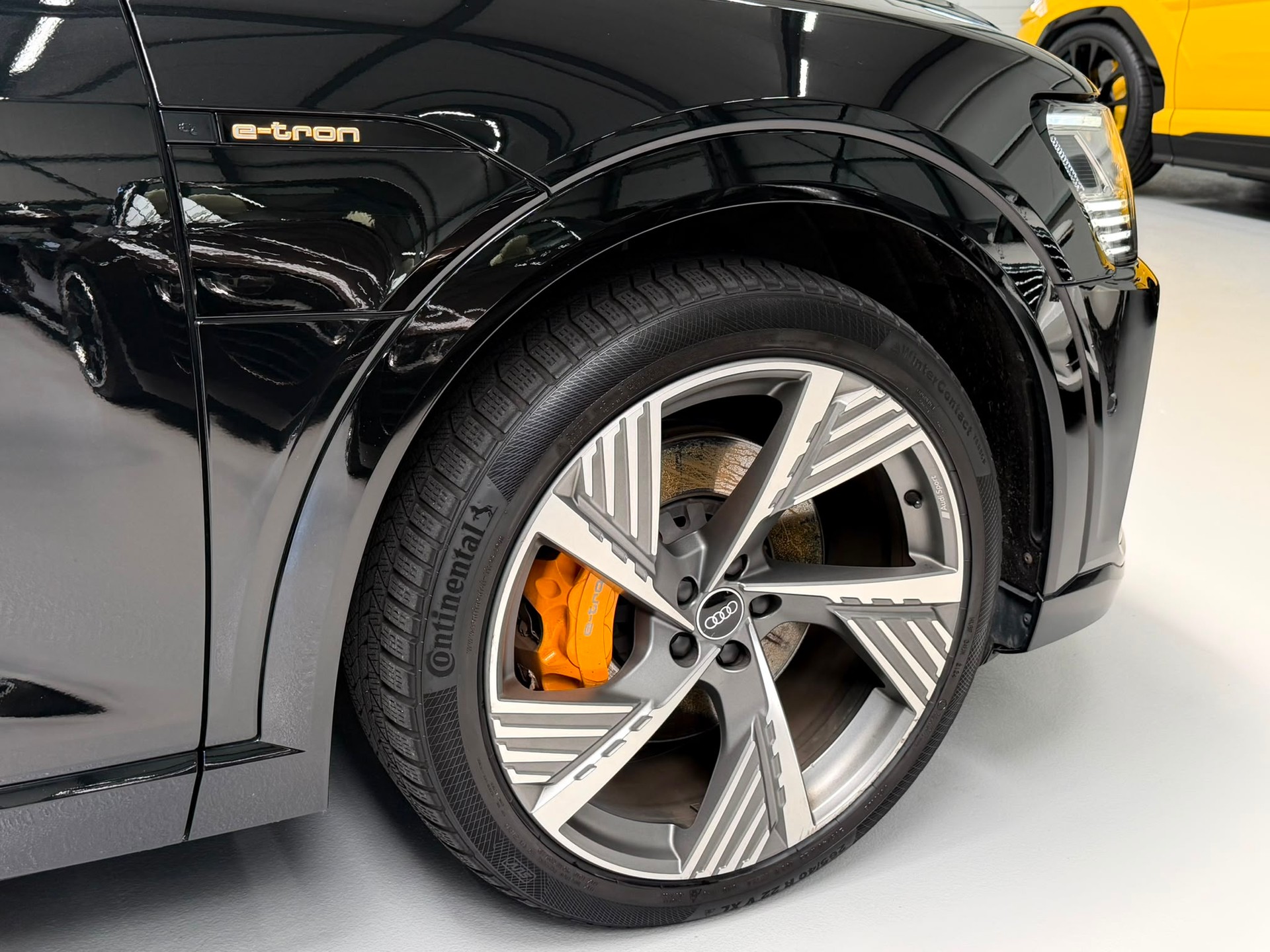 AUDI e-tron 55 S Line quattro-image-11