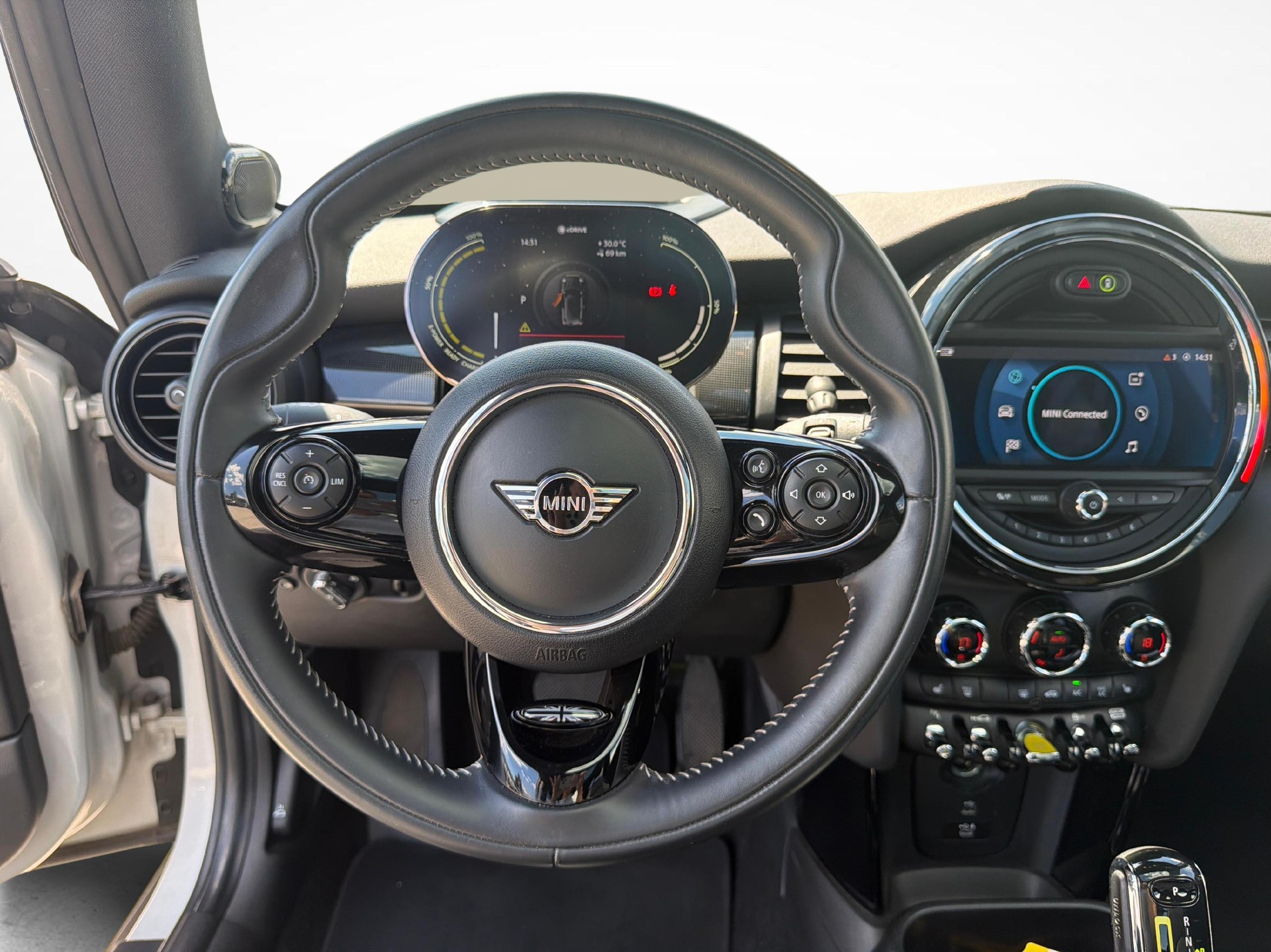 MINI F56 Cooper SE-image-15