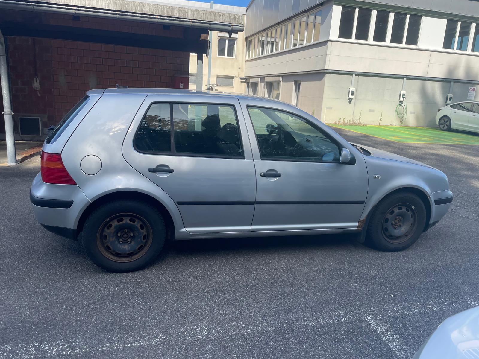 VW Golf 1.9 TDI Comfortline 4Motion-image-5