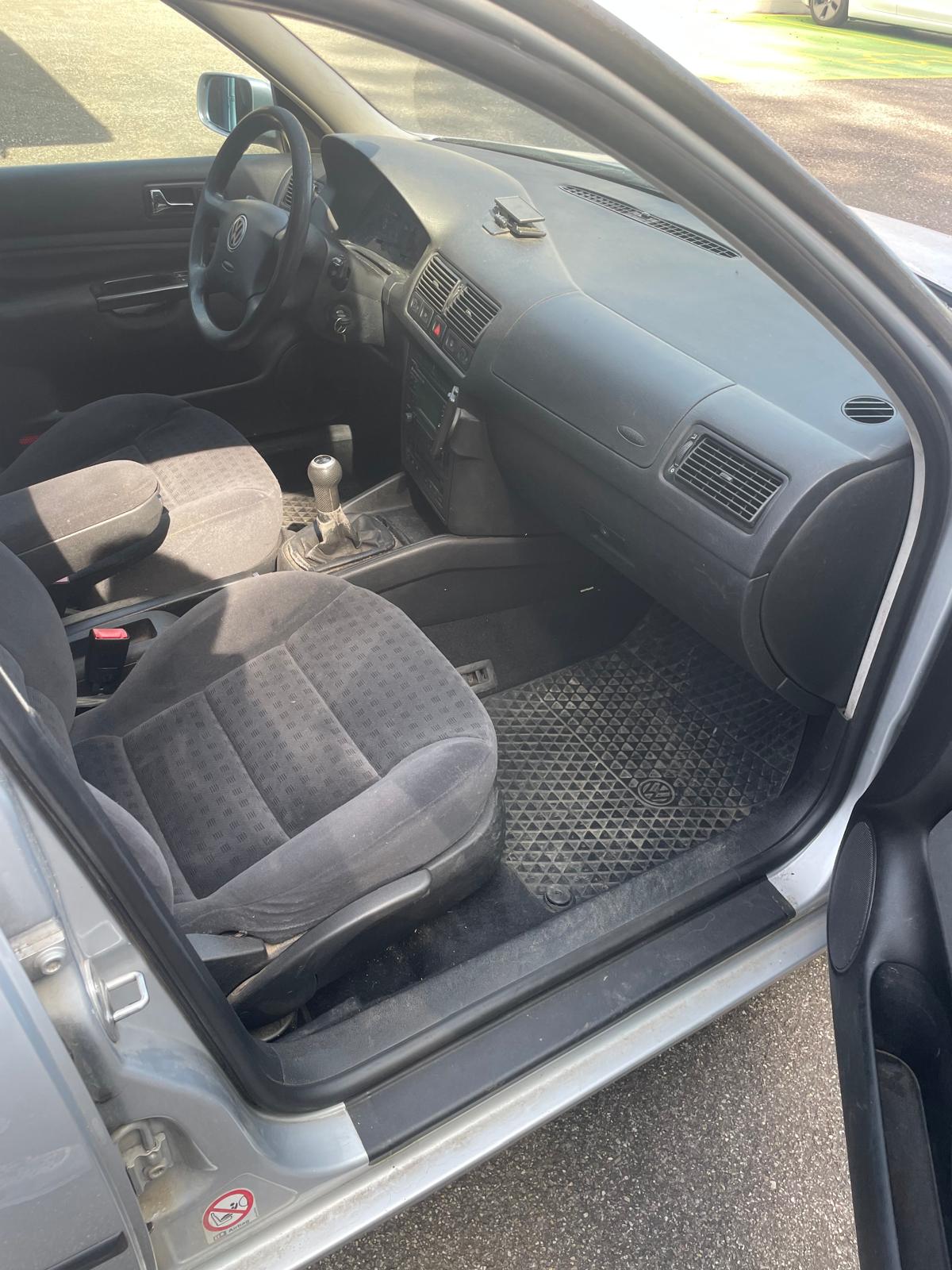 VW Golf 1.9 TDI Comfortline 4Motion-image-3