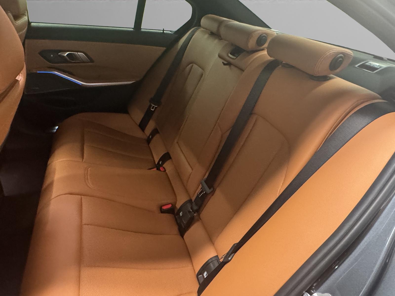 BMW 320e Limousine-image-13