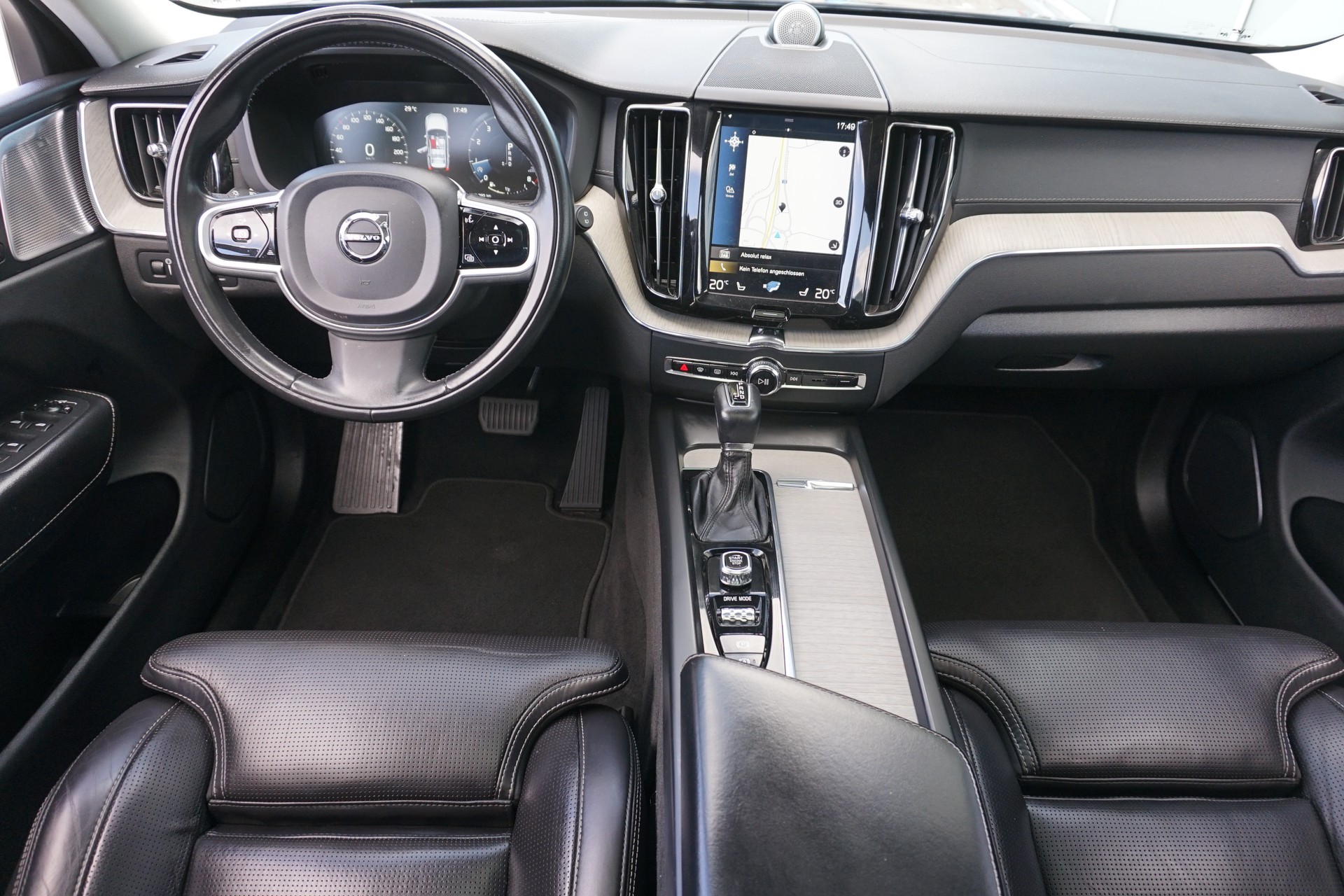 VOLVO XC60 T6 AWD Inscription-image-13