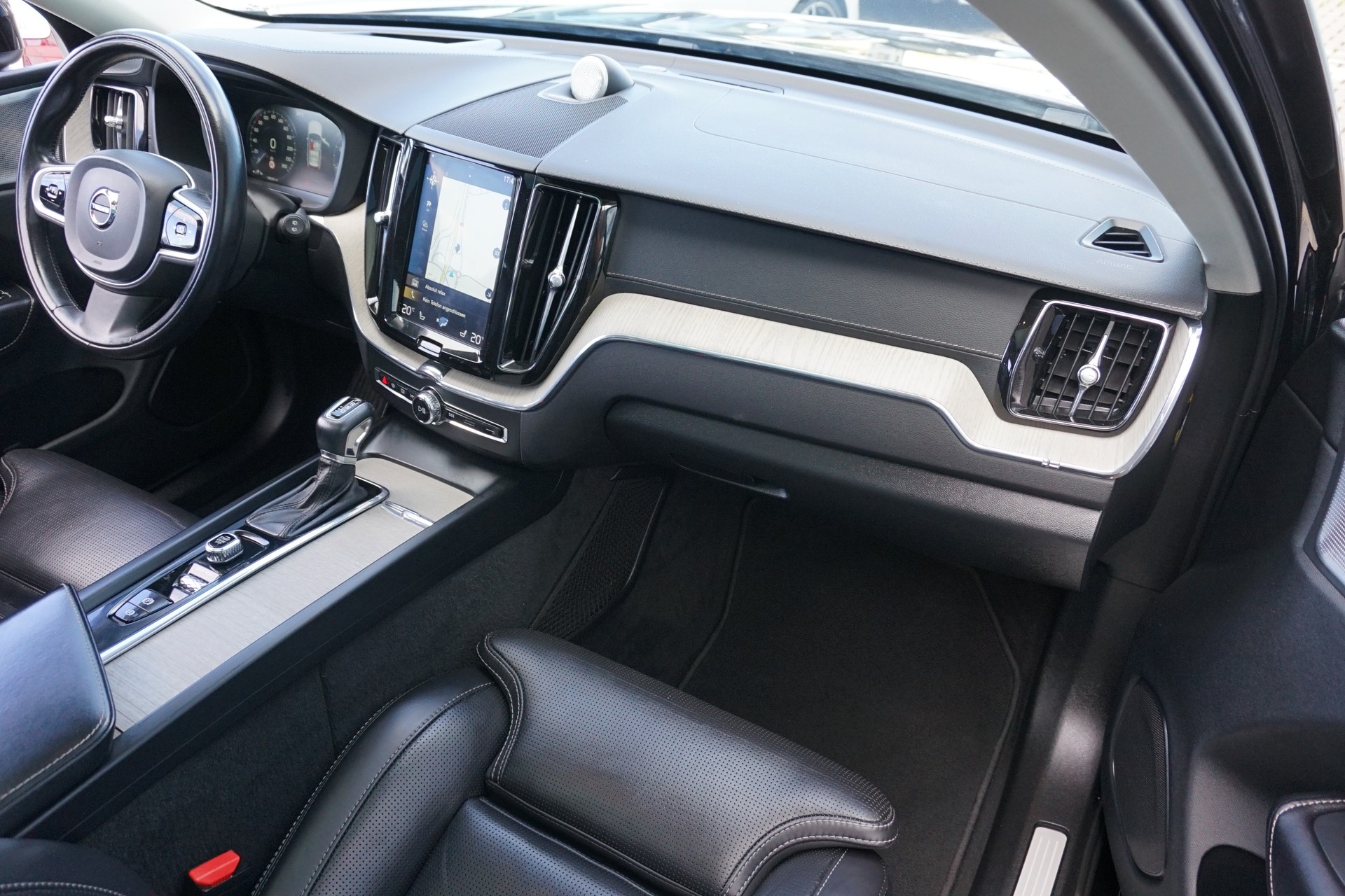 VOLVO XC60 T6 AWD Inscription-image-15