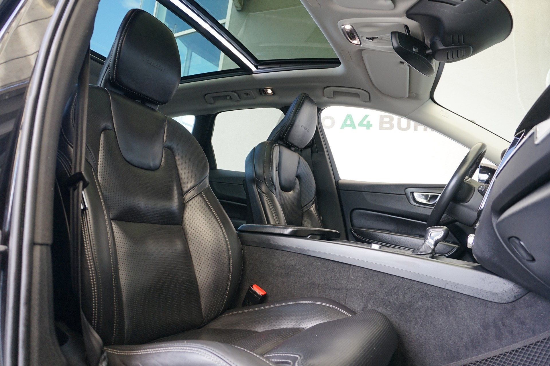 VOLVO XC60 T6 AWD Inscription-image-19