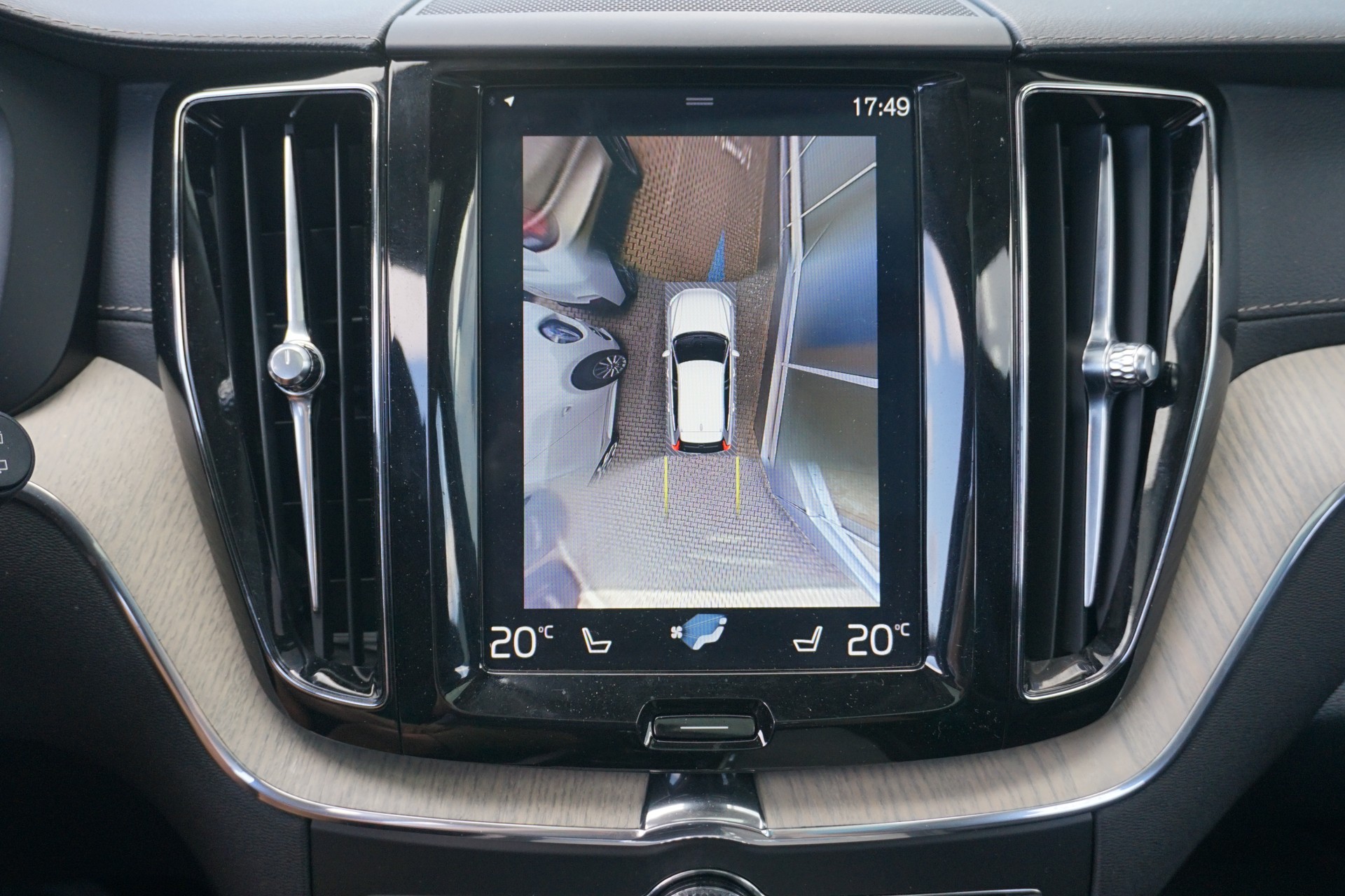 VOLVO XC60 T6 AWD Inscription-image-16