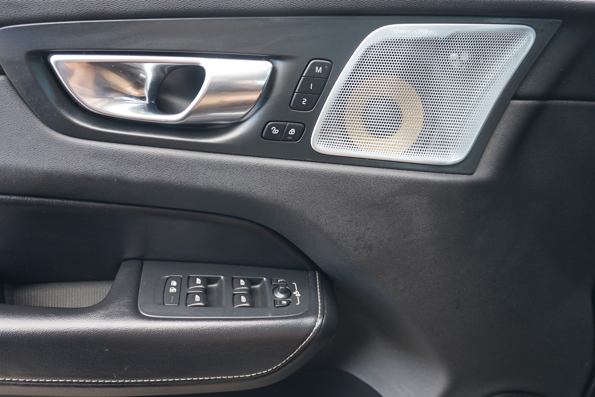 VOLVO XC60 T6 AWD Inscription-image-18