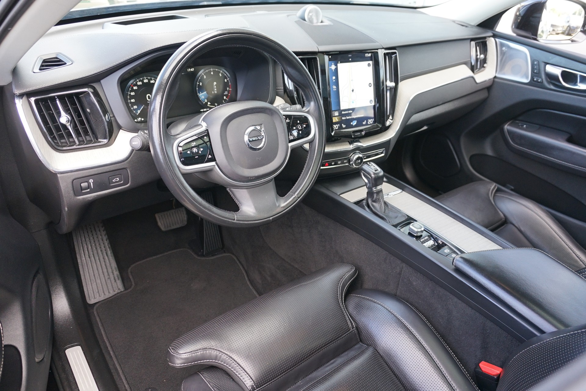 VOLVO XC60 T6 AWD Inscription-image-14