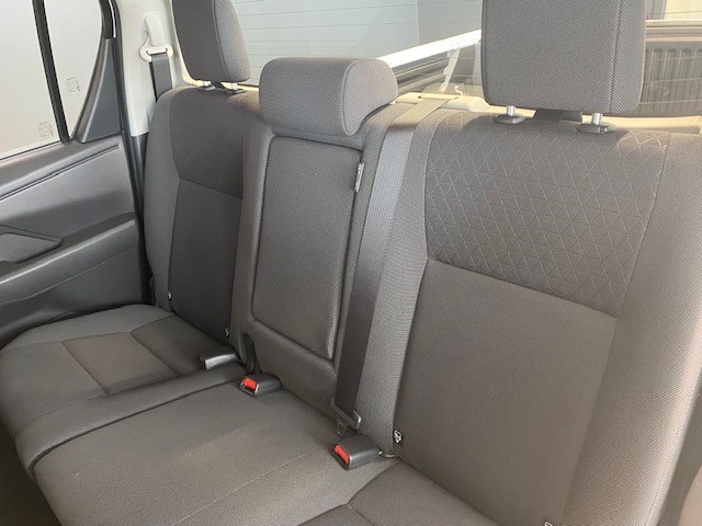 TOYOTA Hilux Double Cab.-Pick-up 59KWh Comfort-image-8