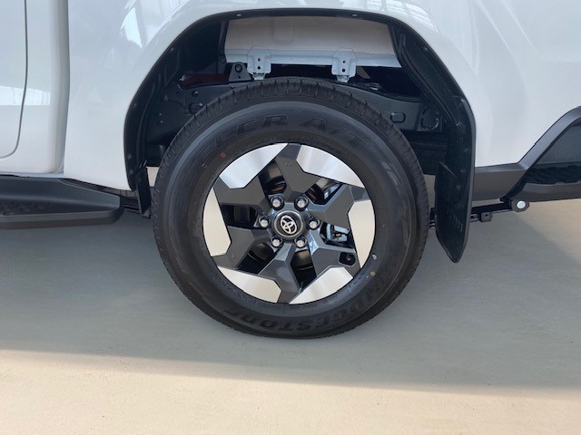 TOYOTA Hilux Double Cab.-Pick-up 59KWh Comfort-image-17