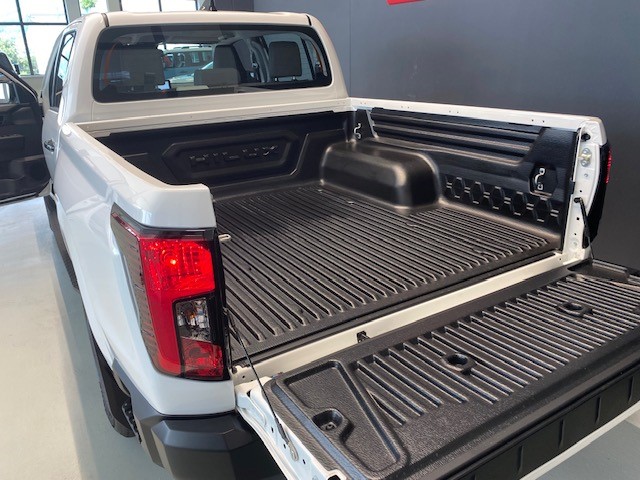TOYOTA Hilux Double Cab.-Pick-up 59KWh Comfort-image-6