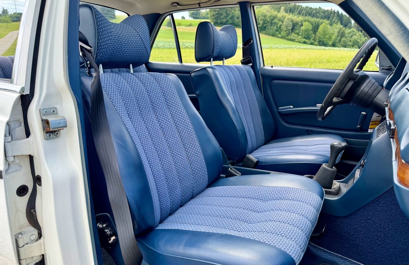 MERCEDES-BENZ 200 W123-image-10