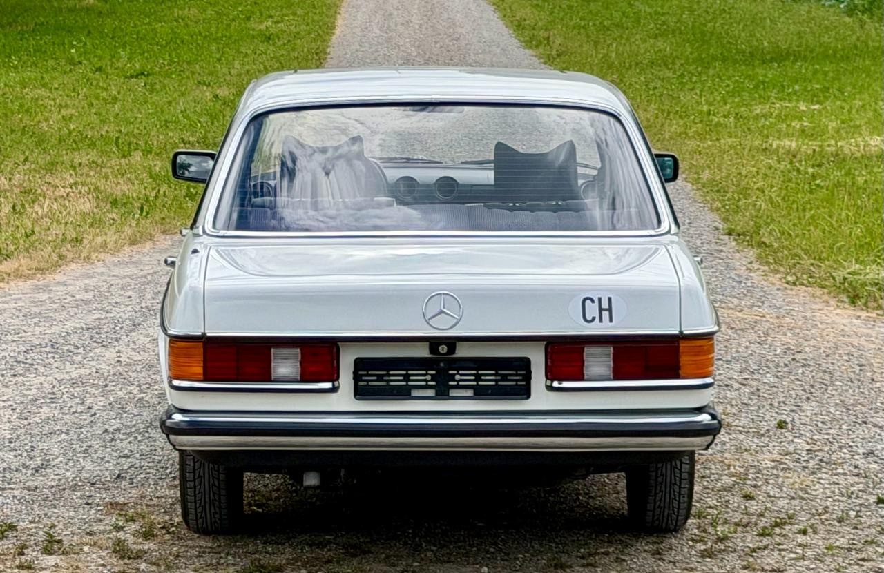 MERCEDES-BENZ 200 W123-image-4