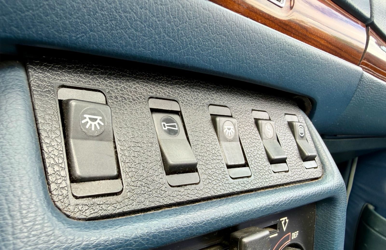 MERCEDES-BENZ 200 W123-image-14