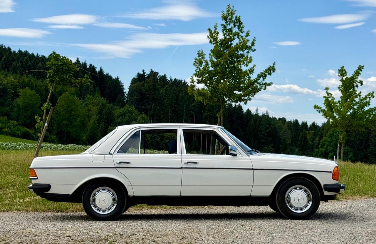MERCEDES-BENZ 200 W123-image-2
