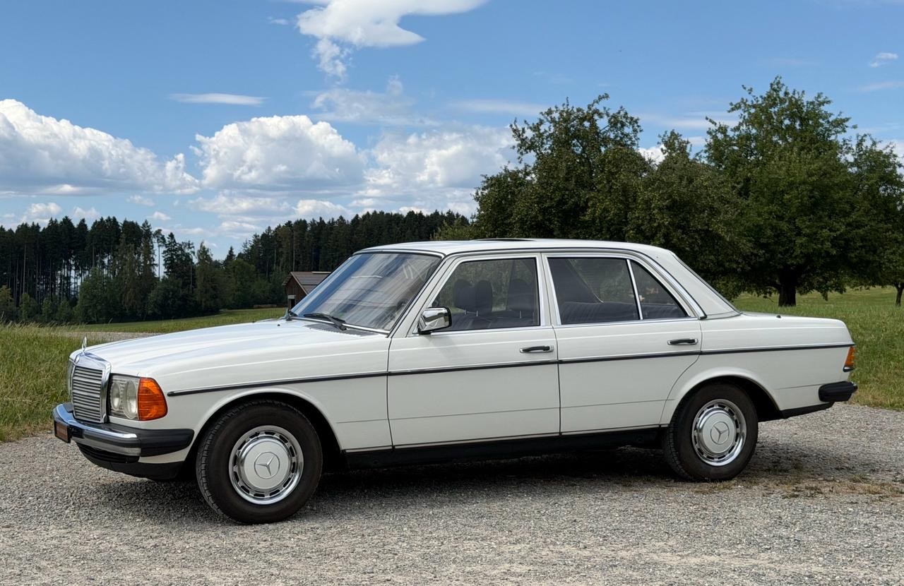 MERCEDES-BENZ 200 W123-image-0