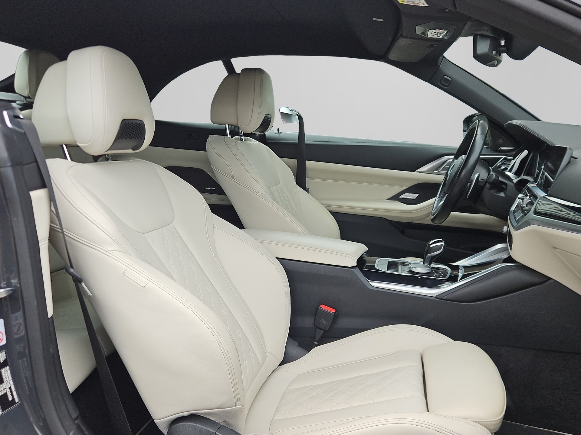 BMW M440i xDrive Cabrio-image-15