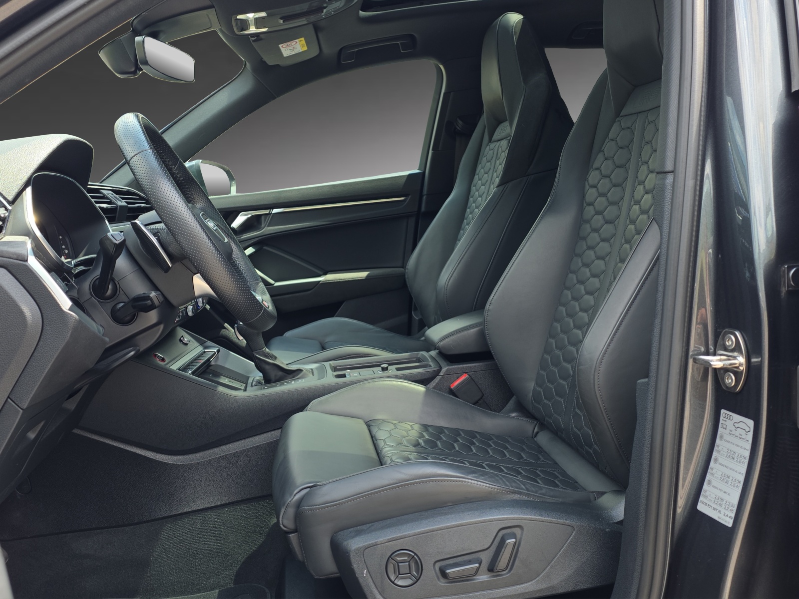 AUDI RS Q3 Sportback quattro S tronic-image-5