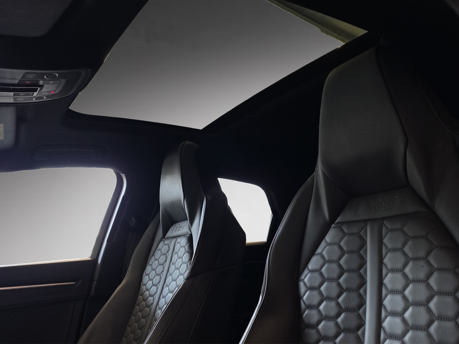 AUDI RS Q3 Sportback quattro S tronic-image-10