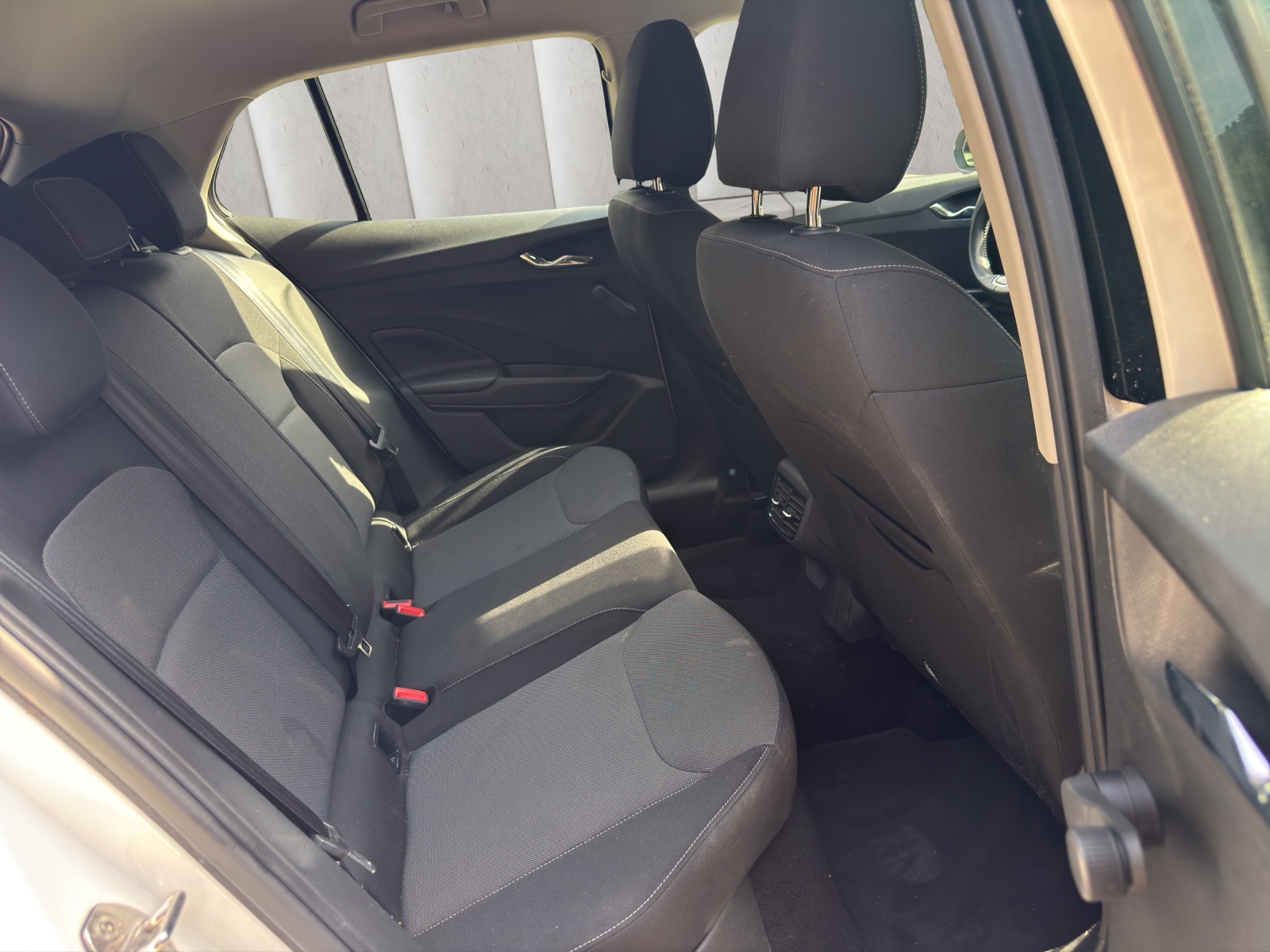 SKODA Fabia 1.0 TSI Ambition DSG-image-9