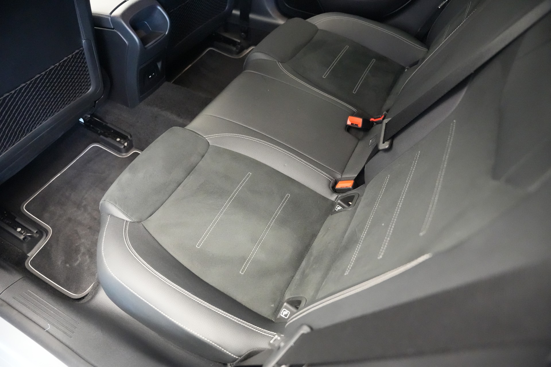 MERCEDES-BENZ CLA 200 AMG Line 7G-DCT-image-14